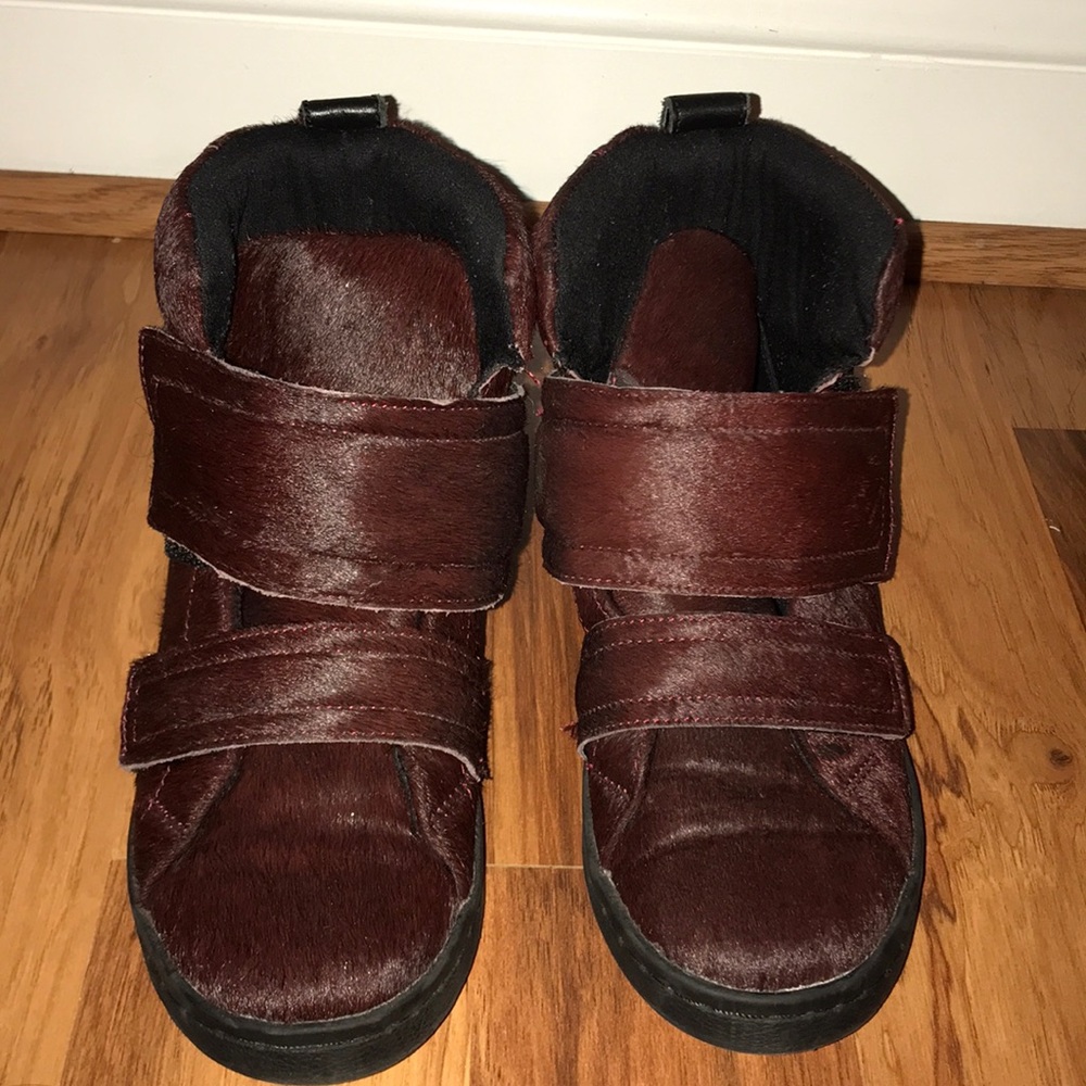 Also sneakers boots